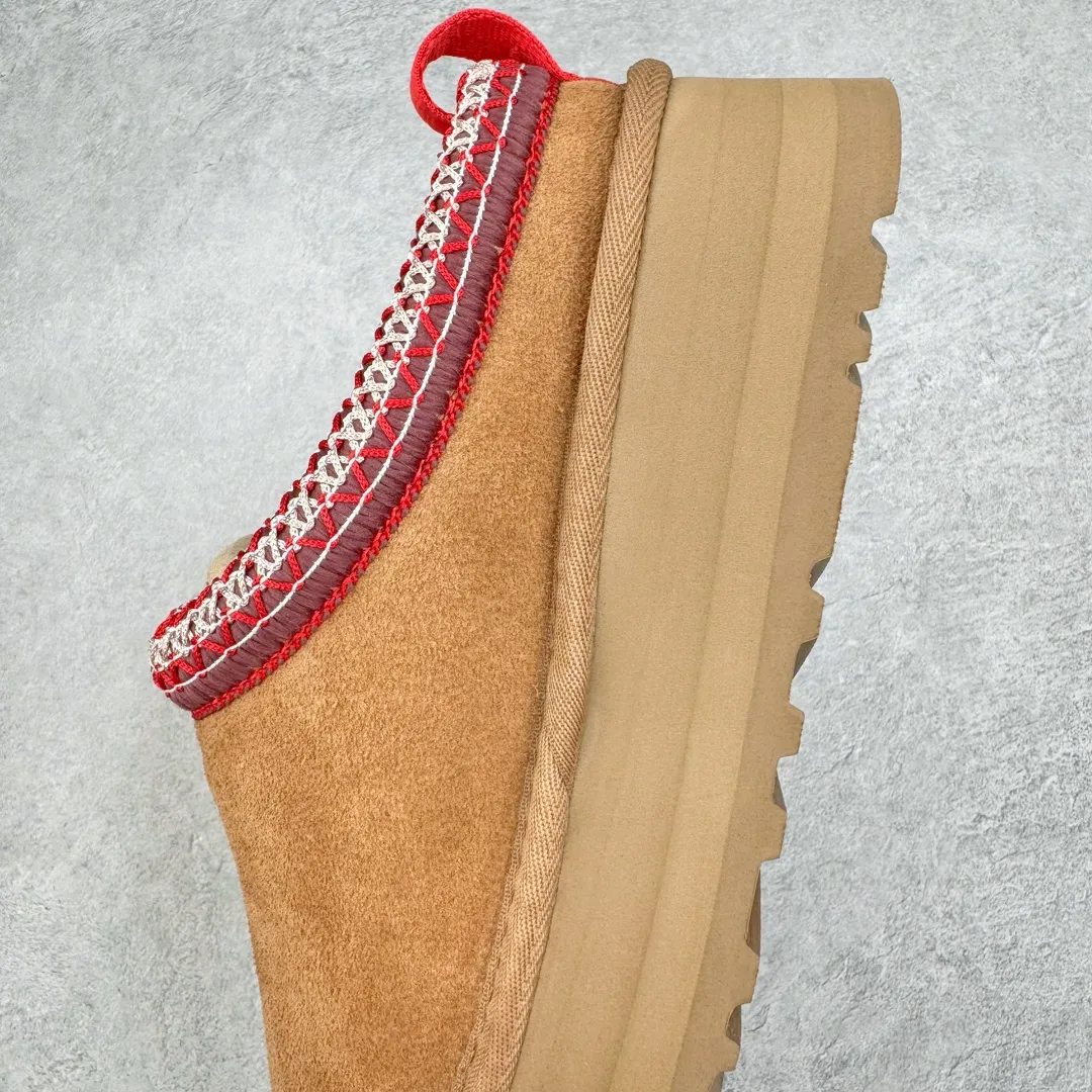 Pick up locally💰520 UGG ethnic style 2553 classic autumn and winter sheep fur all-in-one snow boots. All shoes are made from the same factory as ZP. Longfeng A-grade Australian imported sheep fur all-in-one ethnic style. Brand OEM production line. Fully follow the ZP process. OEM original pattern maker. Adhering to the principle of no original shoes and no development selection. Pay attention to every detail. The most authentic version on the market. TREADLITE "Light Wing" technology outsole. Lightweight/durable/flexible/pile size: 35 36 37 38 39 40 41 42 Coding: by2936060